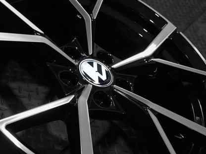 AV108 19" - Gloss Black Machined Face