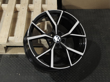 AV108 19" - Gloss Black Machined Face