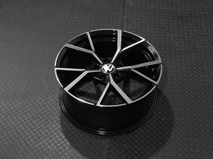 AV108 19" - Gloss Black Machined Face