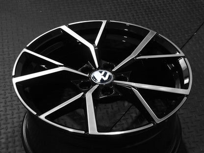 AV108 19" - Gloss Black Machined Face