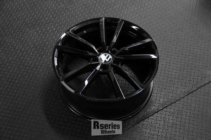 PV209 18" - Gloss Black