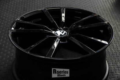 PV209 18" - Gloss Black