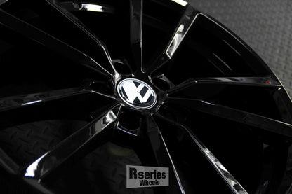 PV209 18" - Gloss Black